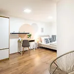 Cityscape Budget Szoevetseg 4 Apartmán